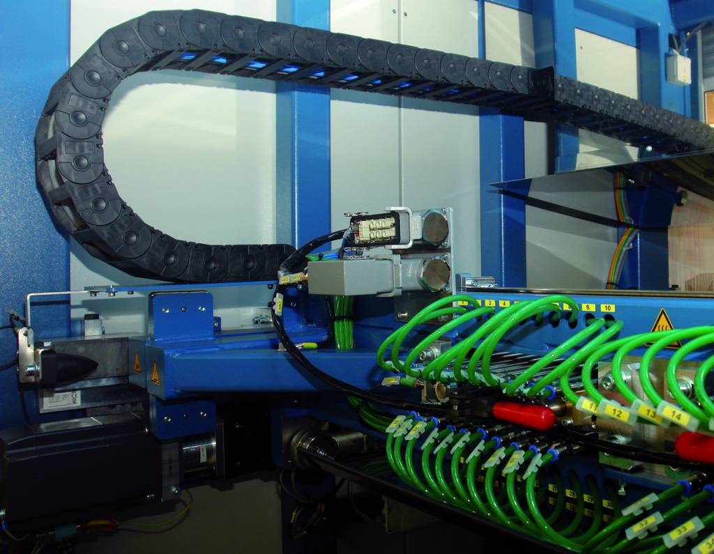Bild 1 | Die Firma Atlantique Automatisierungstechnik rüstet Heiß-Gas-Schweißanlagen zum thermischen Verbinden von Hightech-Kunststoffteilen elektrotechnisch aus und hat dort nun erstmals die Motorstarter Simatic ET 200SP verbaut.