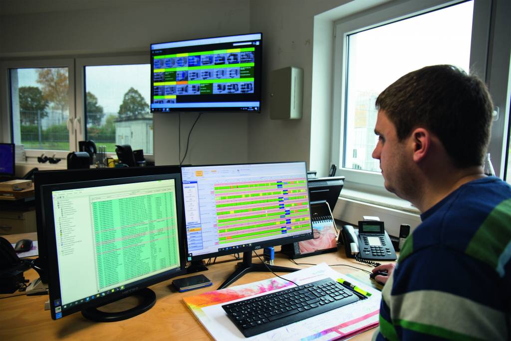 Der CNC-Maschinenpark umfasst 57 Maschinen. Mit der MES-Software behält der Planer dennoch stets den Überblick.