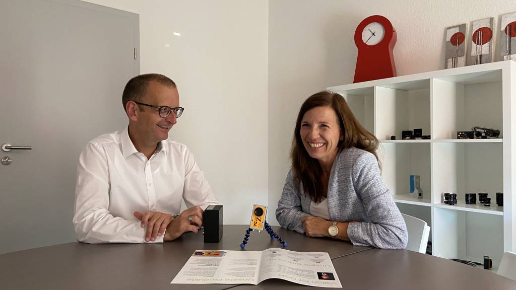 Das Notavis Team Thomas Schweitzer (CEO) und Kerstin Brühl bieten sowohl Lösungen als auch Komponenten für Aufgaben der industriellen Bildverarbeitung.