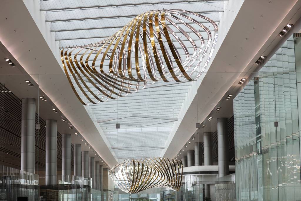 Die Installation 'Petalclouds' ist das künstlerische Highlight des neuen Terminal 4 am Changi Airport in Singapur.