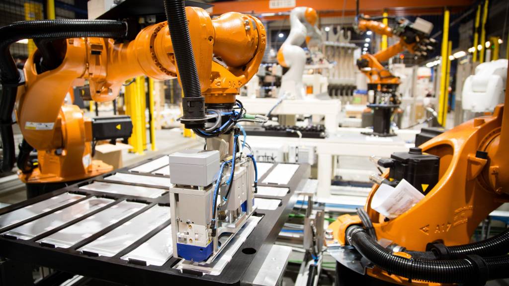 For the depalletizing cell, system integrator Intek chose to use the Zivid One real-time 3D machine vision camera, mounted on a Kuka KR9 robot arm, equipped with a custom designed vacuum gripper.