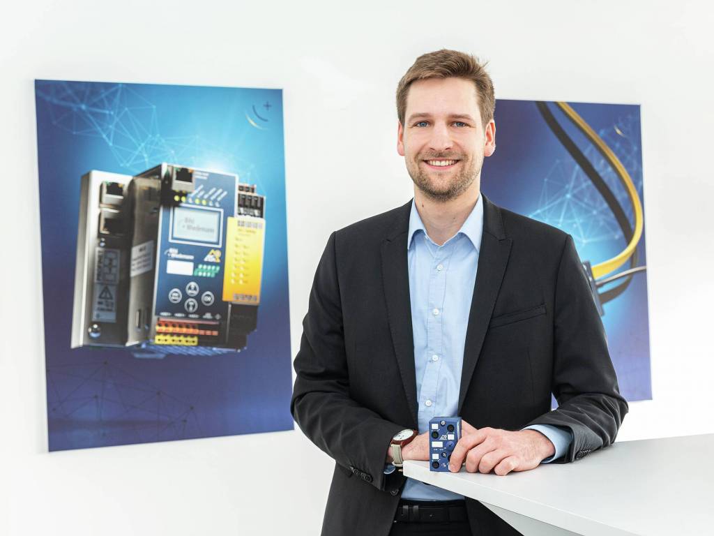 Bihl+Wiedemann-Produktmanager Paul Werge mit ASi-5-Modul.