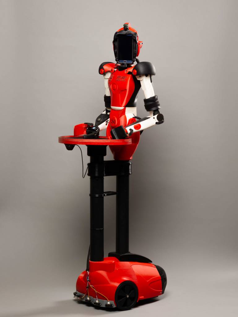 Der Assistenz-Roboter Joey wurde von dem Schweizer Unternehmen Jinn-Bot entwickelt und ist mit der Spracherkennungssoftware von Spitch, ebenfalls ein Schweizer Unternehmen, ausgestattet.