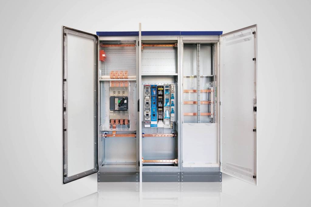 Bild 1 | Sedotec präsentiert sein neues modulares Kit-System für Niederspannungsschaltanlagen von 630 bis 1.250 Ampere. Darin hat das Unternehmen unter den Aspekten Klimaschutz, Energieeinsparung, Nachhaltigkeit und CO2-Vermeidung zahlreiche Innovationen realisiert.