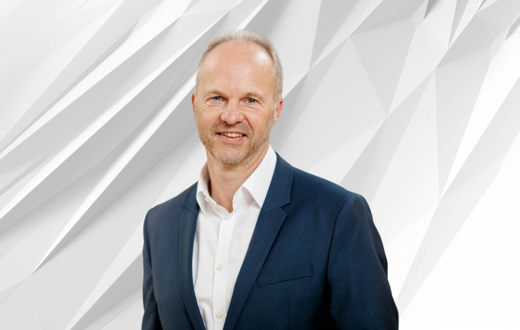 Torsten Nolting, er übernimmt den Staffelstab von Uwe Laudenklos und wird für ABB in Deutschland neuer Leiter der Business Area Elektrifizierung