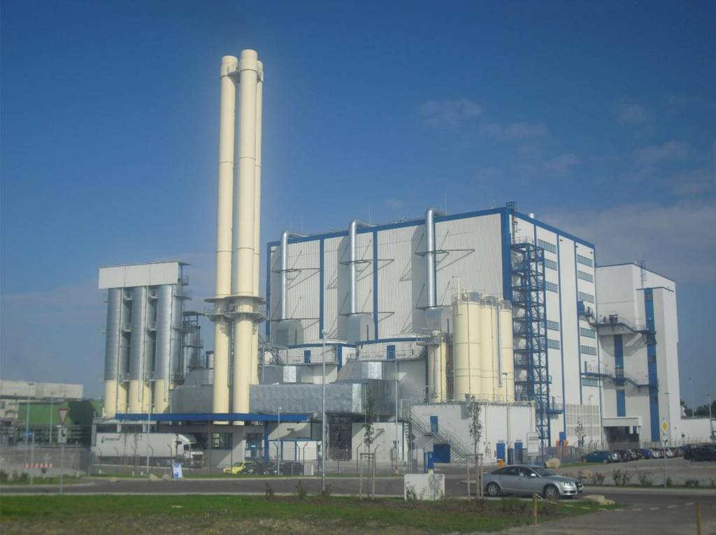 Ersatzbrennstoff-Kraftwerk der EAB (heute PreZero Energy) in Bernburg/Saale mit einer Rauchgasreinigungs-Anlage von Luehr Filter