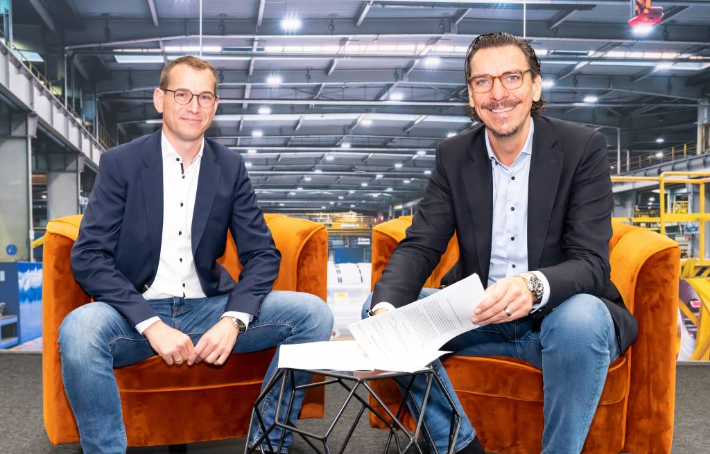 Axel Fischer, Geschäftsführer der Fischer Akkumulatorentechnik GmbH und Alexander Hahn, Gründer und CEO der Deutsche Lichtmiete AG (v.l.n.r.)