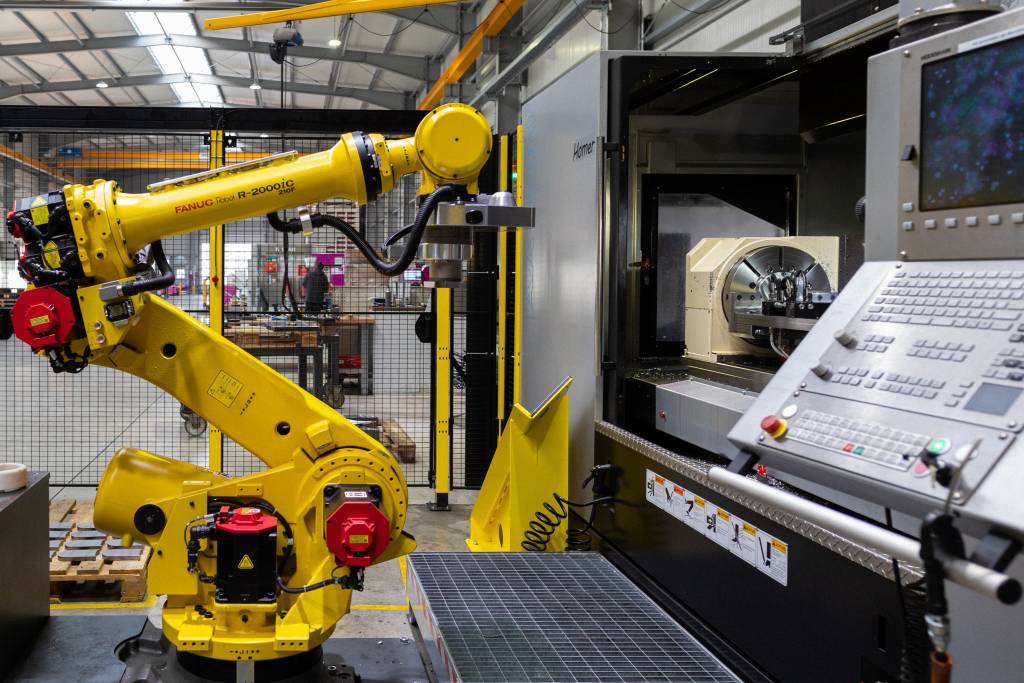 Der Fertigungsspezialist KTS Technologiepark Stahl automatisiert sein Fräszentrum mit Unterstützung von Essert Robotics.