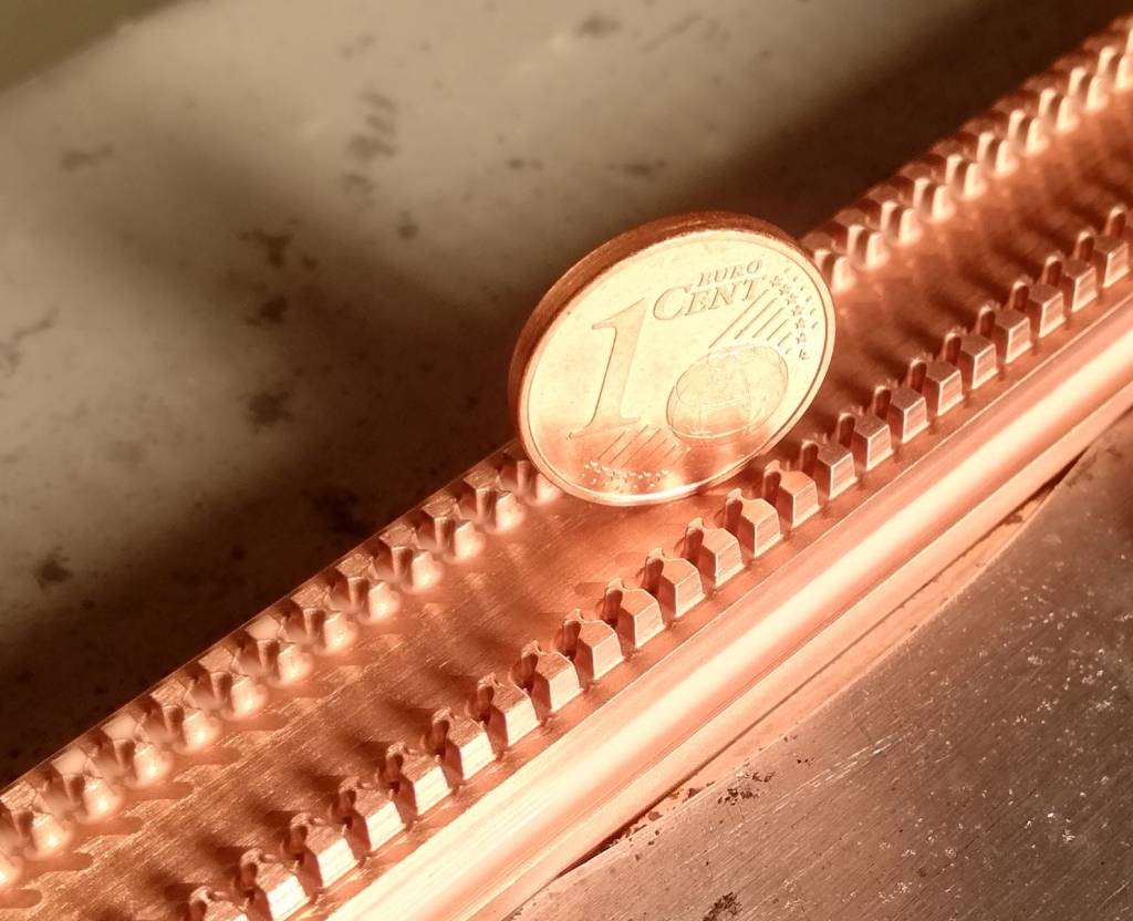 Größenvergleich zwischen einer PK0-Elektrode und einer 1-Cent-Münze