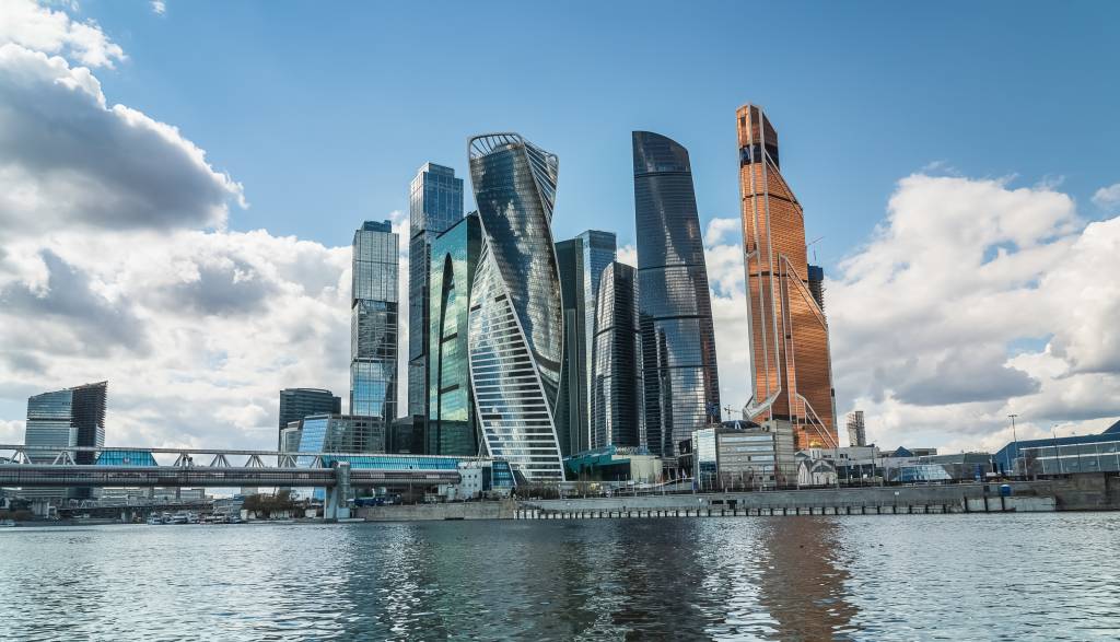 Bild 1 | Moskau City: Architektonisch spektakuläre Wolkenkratzer mit luxuriösen Wohneinheiten sowie Hotels und Restaurants