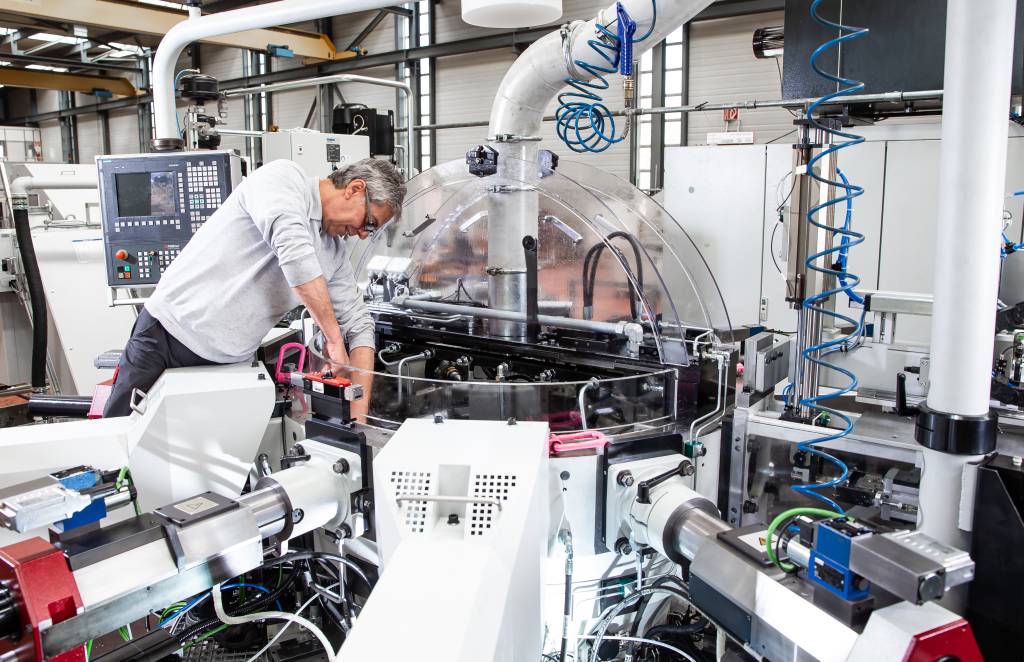 Auf den Hydromat Rundtaktmaschinen der HC-Produktlinie lassen sich bis zu 24 Bearbeitungseinheiten vollautomatisiert und simultan arbeitend einsetzen.