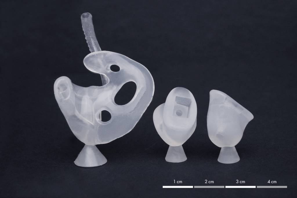 Elastische Druckerzeugnisse: Das Schweizer Start-up Spectroplast hat Silikon für den 3D-Druck in der Medizintechnik verfügbar gemacht. Mit dem patentierten Silicone Additive Manufacturing (SAM) stellt es zum Beispiel individuell angepasste Hörgeräte oder anatomische Modelle her.