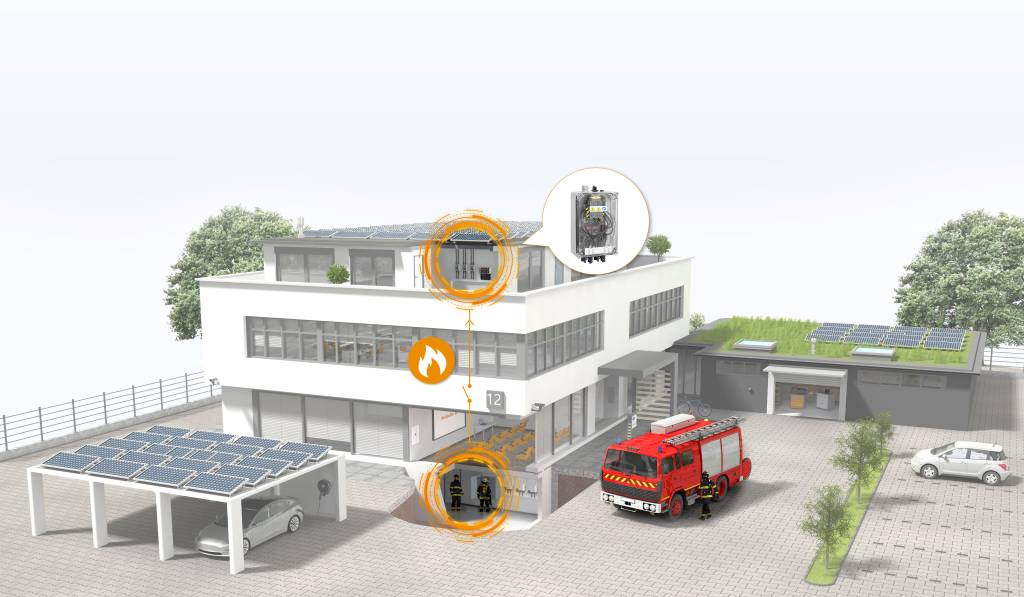 Der PV Next Feuerwehrschalter von Weidmüller schaltet Leitungen automatisch spannungsfrei, wenn die Wechselstromversorgung getrennt wird.