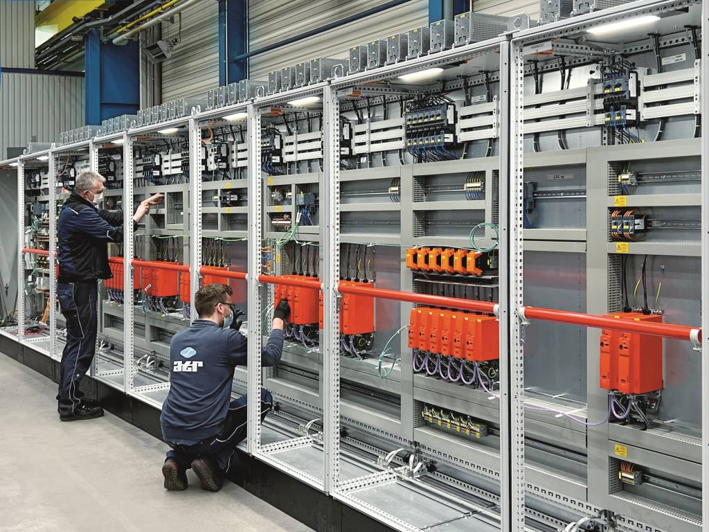 Bild 1 | In seiner Fertigung muss der Schaltanlagenbauer ATR Industrie-Elektronik derzeit flexibel agieren.