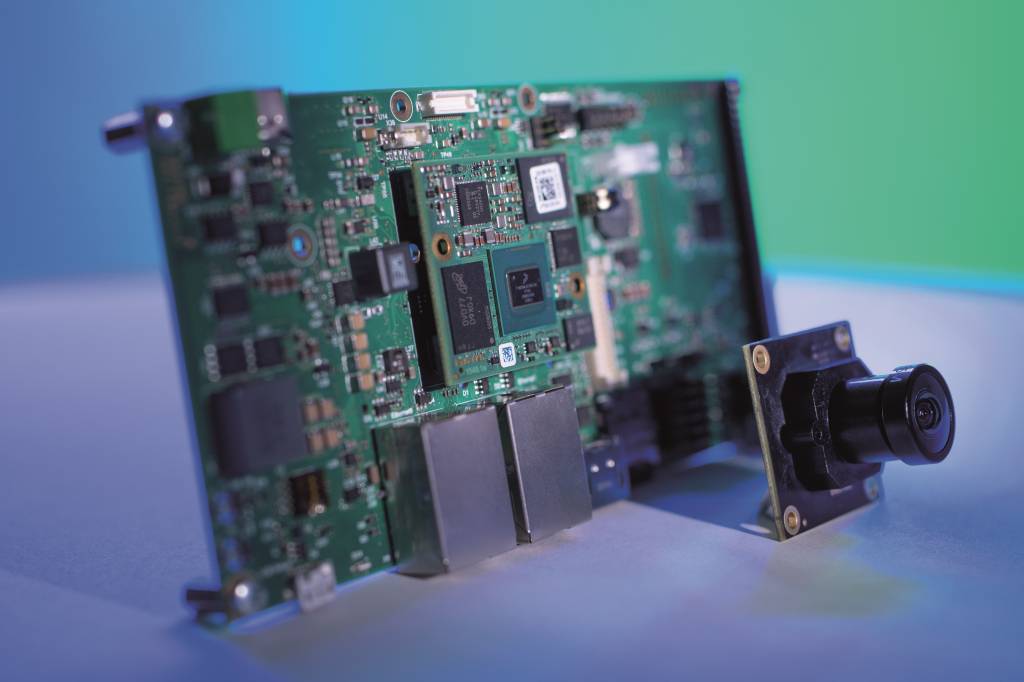Bild 1 | Für den NXP Prozessor i.MX 8M Plus bietet Phytec das phyBoard-Pollux Imaging Kit, das alle Komponenten für einen direkten Start in die Entwicklung enthält, inklusive ISP-Kalibrierung für die gelieferte Kamera und das Objektiv.