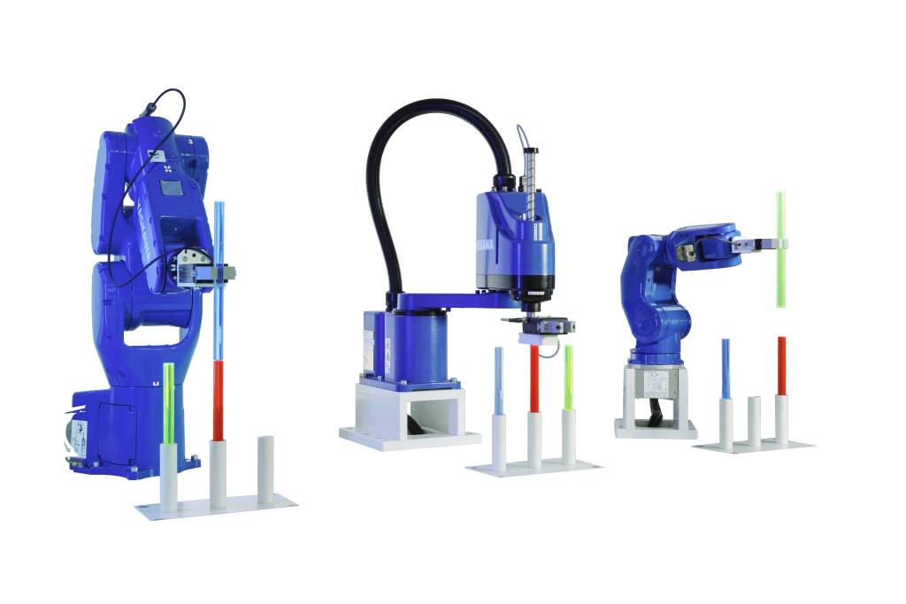 Am Motek-Stand von Yaskawa übernehmen ein kompakter Handlingroboter Motoman GP4, der neue Scara-Roboter Motoman SG400 und ein Motomini (von links) gemeinsam schnelle Handling-Aufgaben.