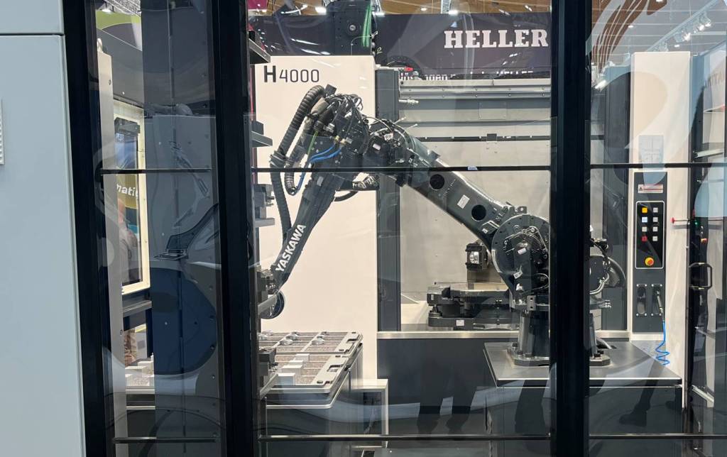 Die erste Beschickungszelle aus dem Heller-Baukasten ist auf Kompaktmaschinen und Werkstücke bis 20kg ausgelegt.