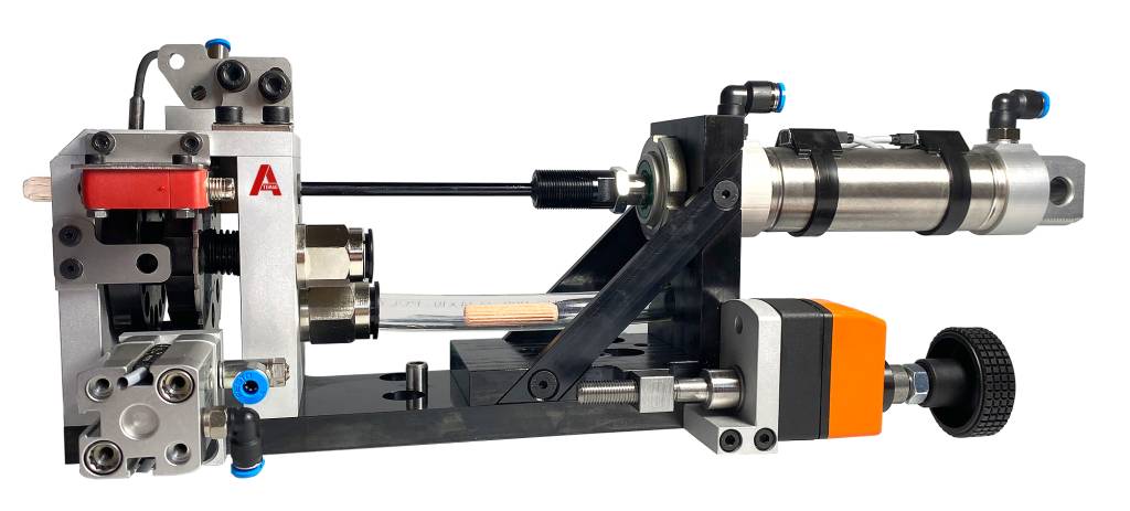 Das neue Dübeleintreibaggregat wurde für das neue CNC-Bearbeitungscenter von Holz-Her entwickelt.