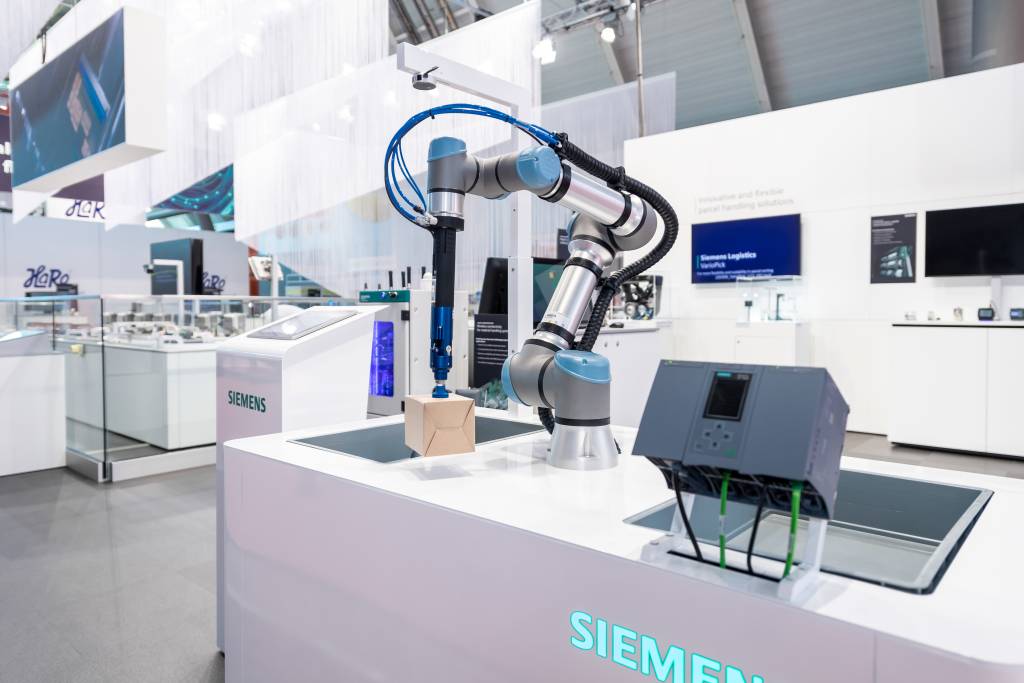 Neu ergänzt wird das Siemens-Intralogistik-Portfolio mit Simatic Robot Pick AI, einer Bildverarbeitungssoftware für Roboter-Lösungen auf Basis maschinellen Lernens.