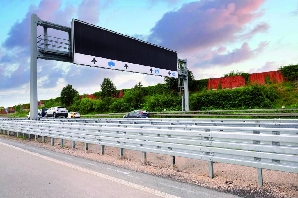 Die Saferoad RRS GmbH ist ein europa- und weltweit tätiger Produzent von Stahlschutzplanken und Fahrzeugrückhaltesystemen entlang von Autobahnen, Landstraßen und Schienentrassen sowie in Gewerbegebieten und Parkhäusern.