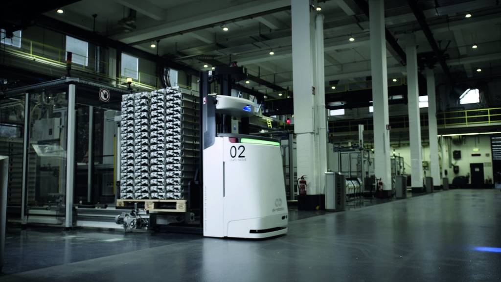 Sinit betreibt im Werk Bad Schwalbach ein FTS von EK Robotics für hocheffiziente Intralogistik.