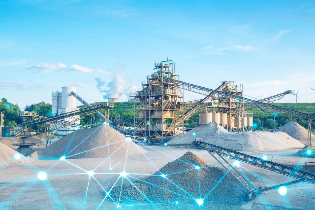 Bergbaubetriebe werden zunehmend intelligenter und digitaler, wobei wichtige Komponenten über industrielle Kommunikationsnetze miteinander verbunden sind, um autonom zu arbeiten.