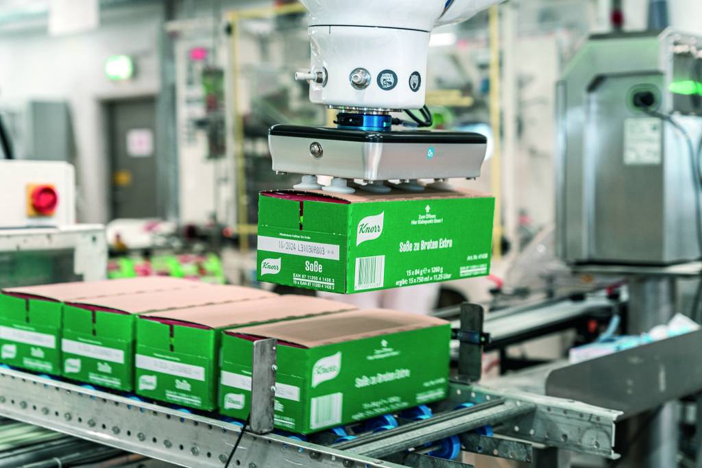Ein Yaskawa-Cobot, gemietet über die Firma Bayer, unterstützt die Mitarbeitenden im Unilever-Werk in Heilbronn.