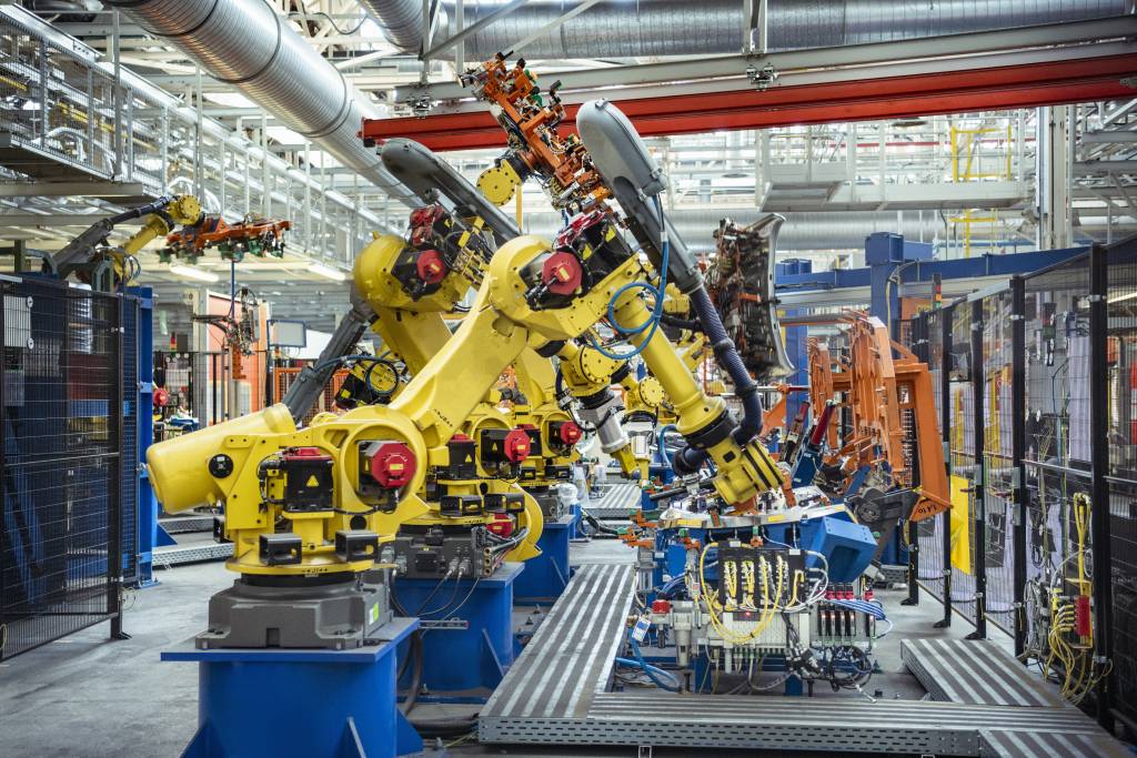 Durch den Einsatz von KI können Industrieroboter ihre Aufgaben schneller und genauer erledigen.
