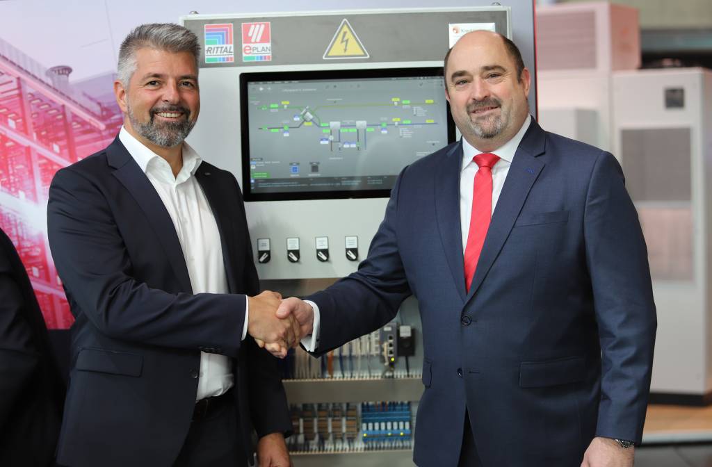 Sebastian Seitz, CEO Eplan (rechts) und Andreas Leitner, Geschäftsführer der Evon GmbH, besiegelten auf der SPS in Nürnberg die neue Technologiepartnerschaft im Rahmen des Eplan Partner Networks.