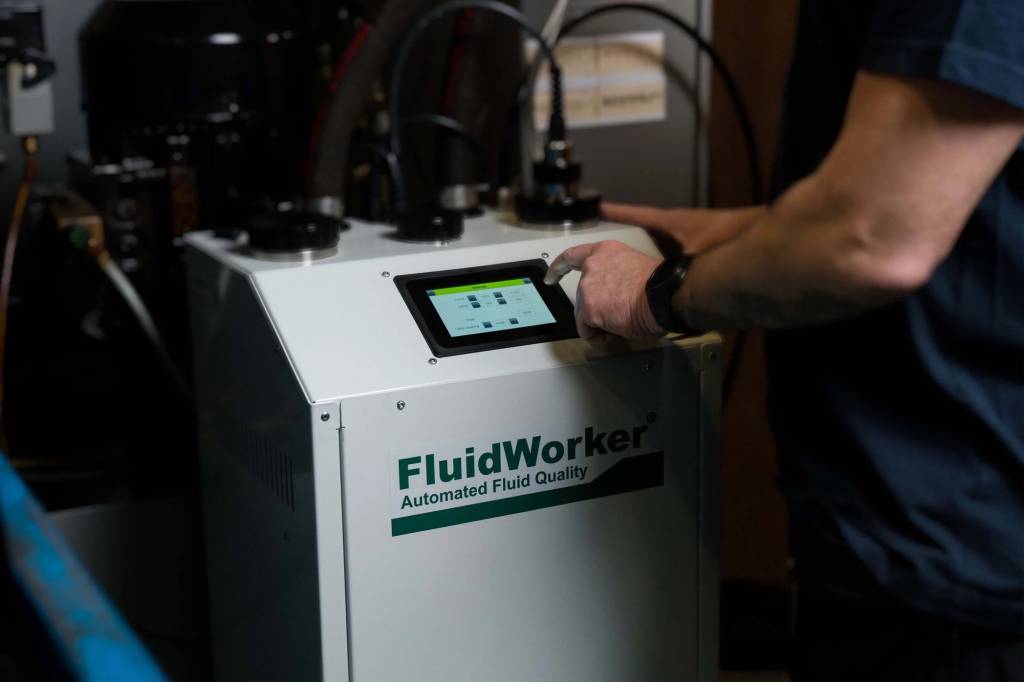 Der FluidWorker 150 steuert und dokumentiert auf moderne Art die Kühlschmierstoff-Versorgung.