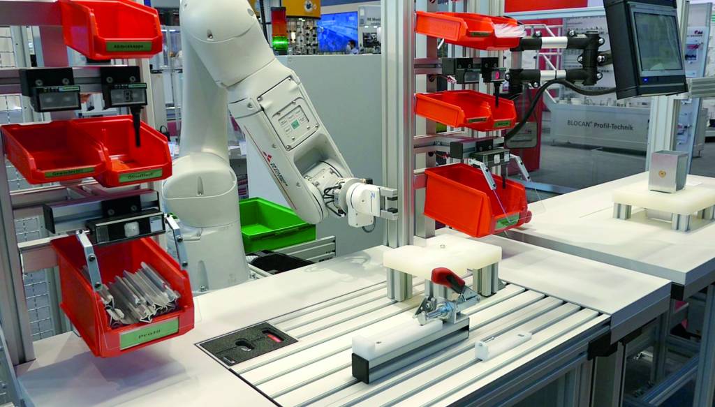 Bei den Poka-Yoke-Handarbeitsplätze lassen sich auch kollaborierende Roboter einbinden.