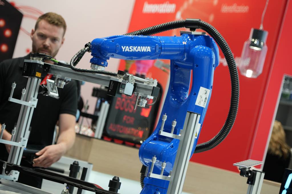 Der Vision-Sensor Visor Robotic fungiert als Auge des Roboters und ist weltweit in Anwendungen der bildgeführten Robotik im Einsatz.
