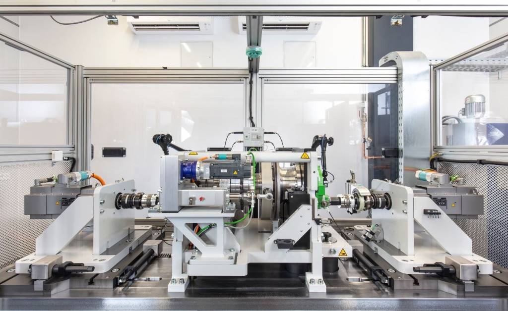 Der neue Robotikgetriebe-Prüfstand von Castrol dient der Entwicklung neuer, leistungsstärkerer Schmierstoffe.