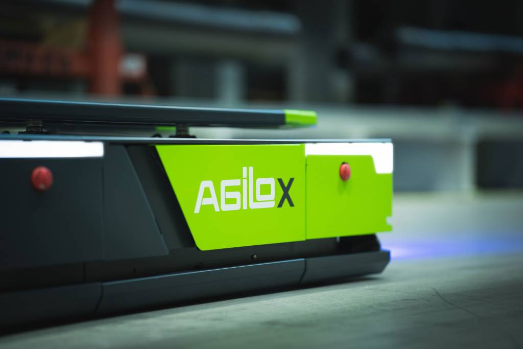 Dank kompakter Bauweise und omnidirektionalem Antriebssystem kann das neue Agilox OPS auch in beengten Platzverhältnissen operieren und stellt somit eine ideale Lösung für Brownfield-Anlagen dar.