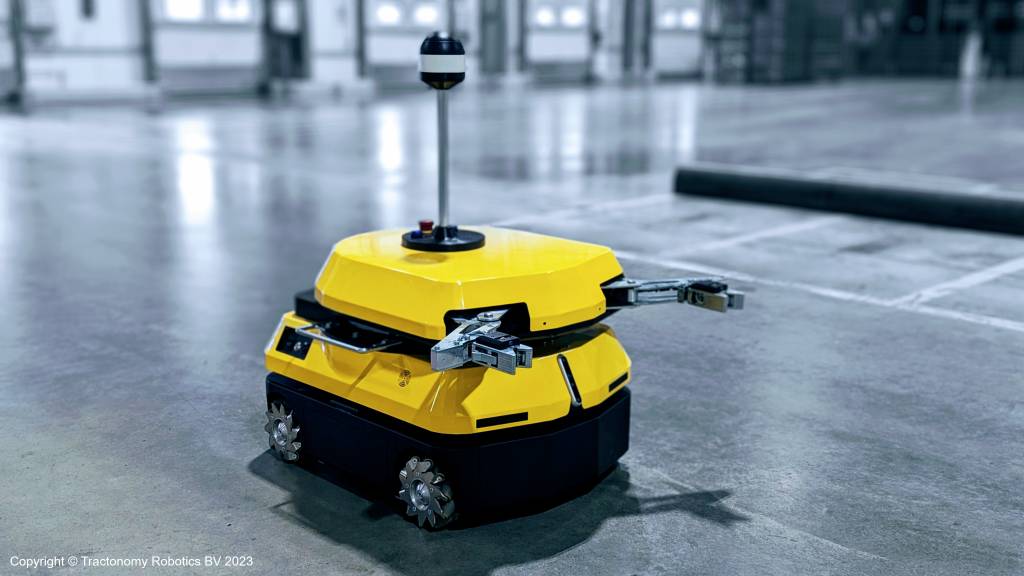 Mit der Konzeptbestätigung des Erstdesigns, einem autonomen Schlepproboter namens ATR1 (Autonomous Towing Robot), wurde Tractonomy Robotics geboren.