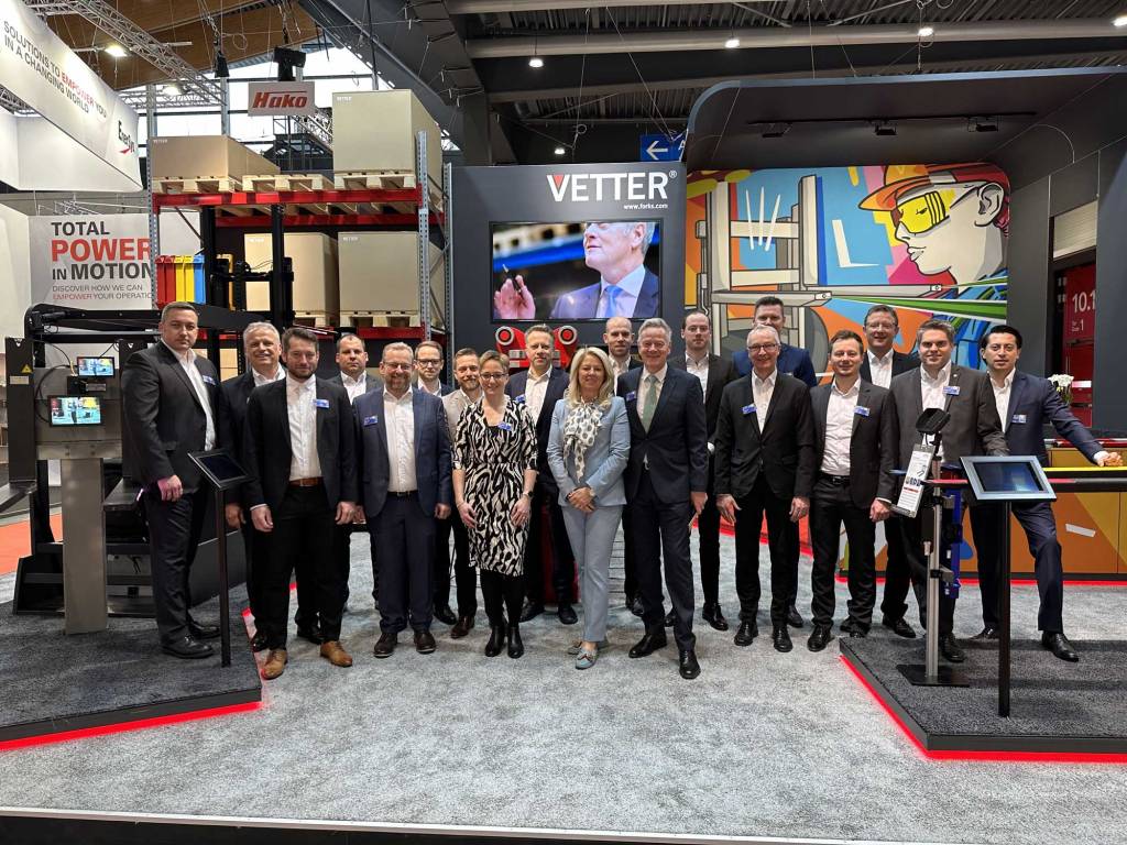 Vetter Industrie Team auf dem Logimat Messestand.