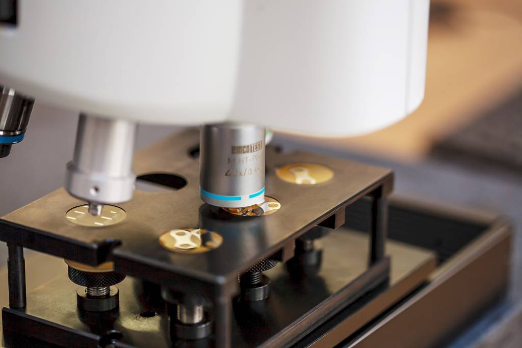 Härteprüfung an Kettengliedern mit der Mikrohärteprüfmaschine DuraScan 70