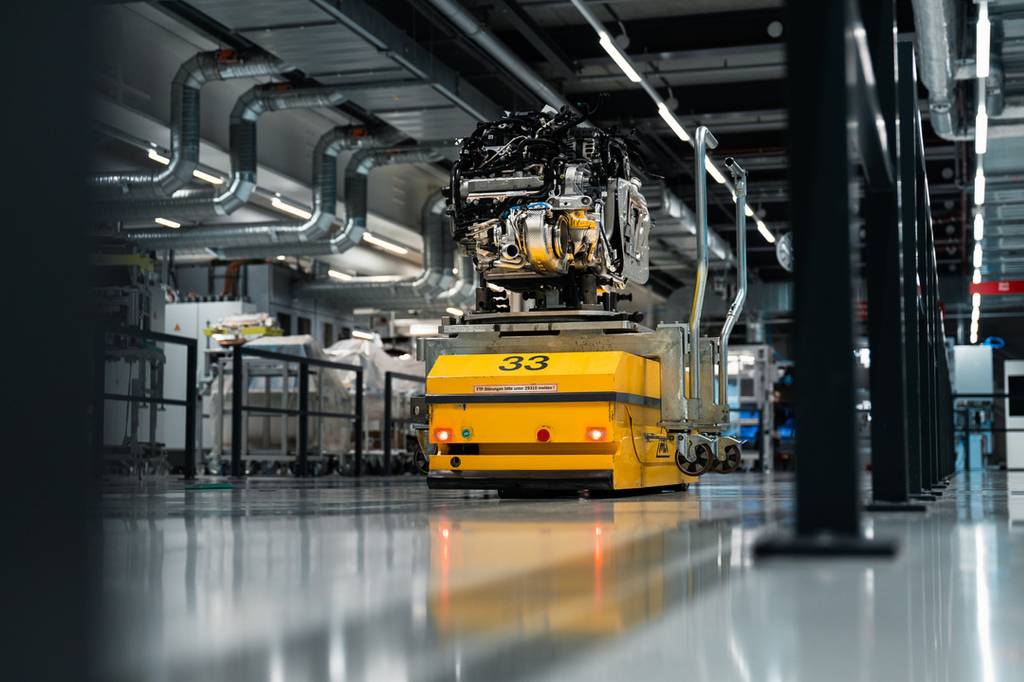 Porsche setzt auf den FleetExecuter von MHP für die zentrale Leitsteuerung der Produktion. Erste Werke in Zuffenhausen sind live.